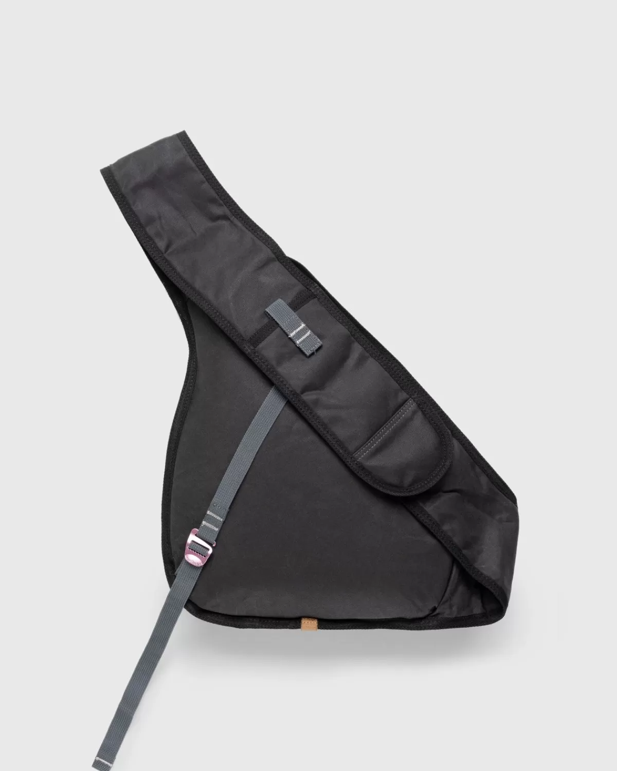 Männer Acne Studios Sling-Rucksack Grau/Schwarz