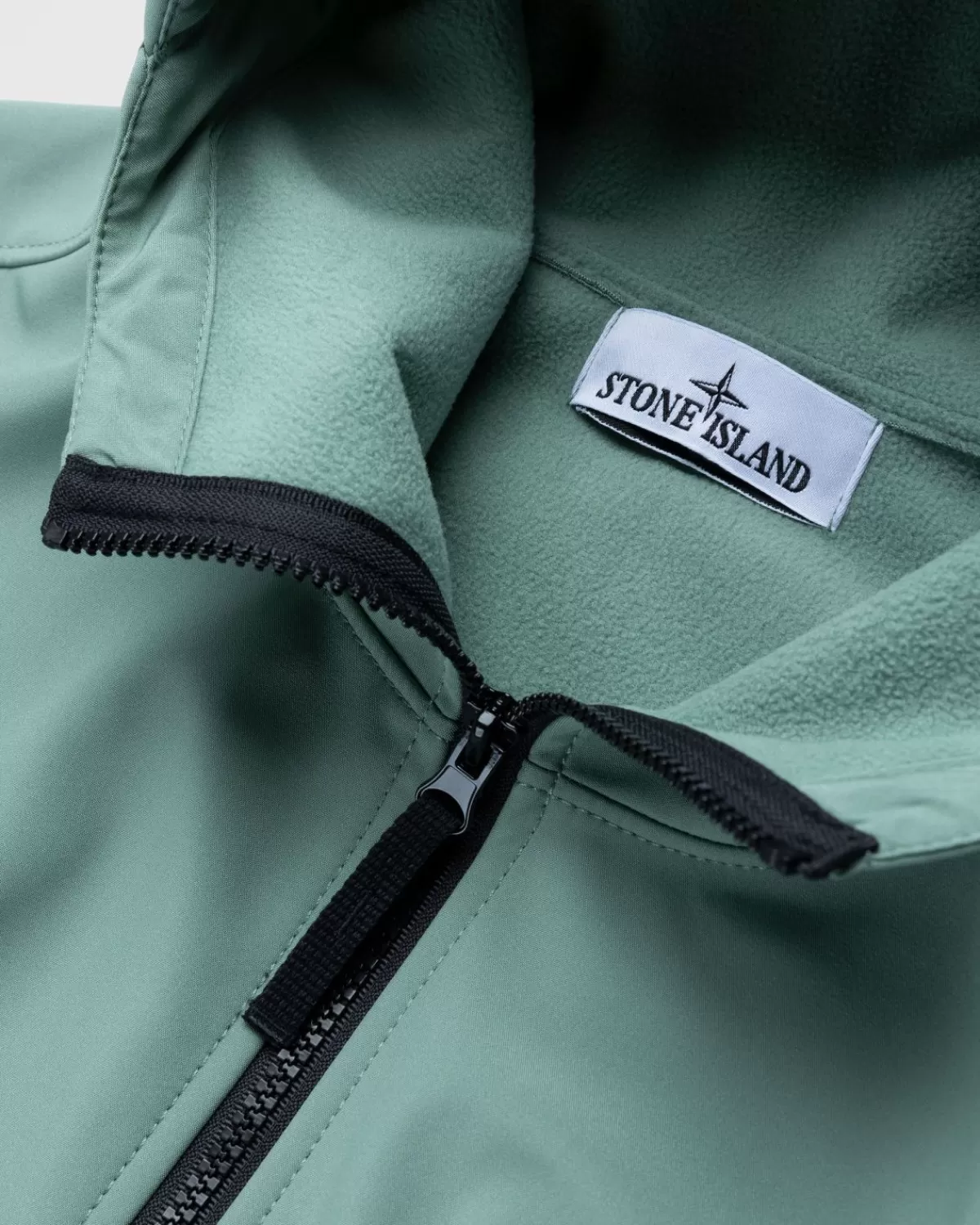 Softshell-Kapuzenjacke Salbei>Stone Island Fashion